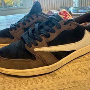 Nike Men's Black and White Sneakers